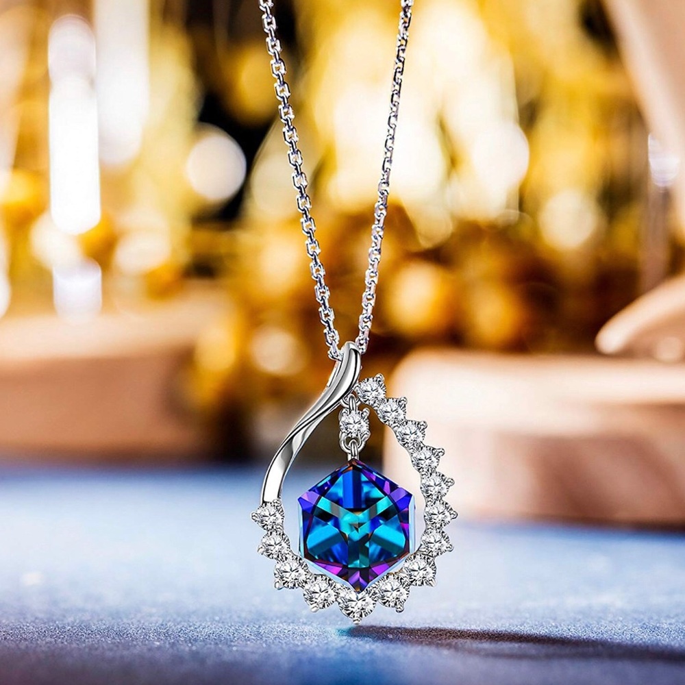 Pendant Necklace with Cubic Swarovski Crystal